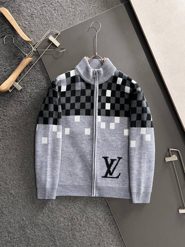 Lv Louis Vuitton 2025 Autumn/Winter New Unisex High-Weight Knit Cardigan, featur