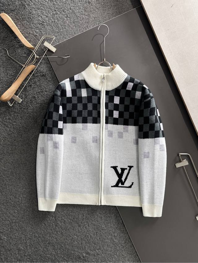 Lv Louis Vuitton 2025 Autumn/Winter New Unisex High-Weight Knit Cardigan, featur