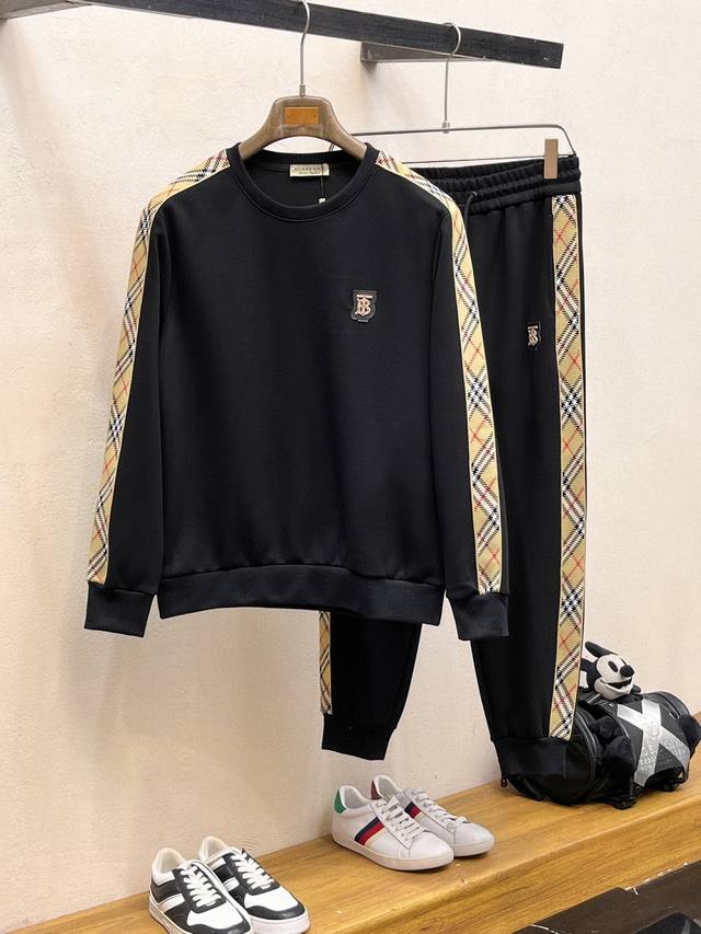 Burberry's hottest set is here! Focusing on the official website original versio