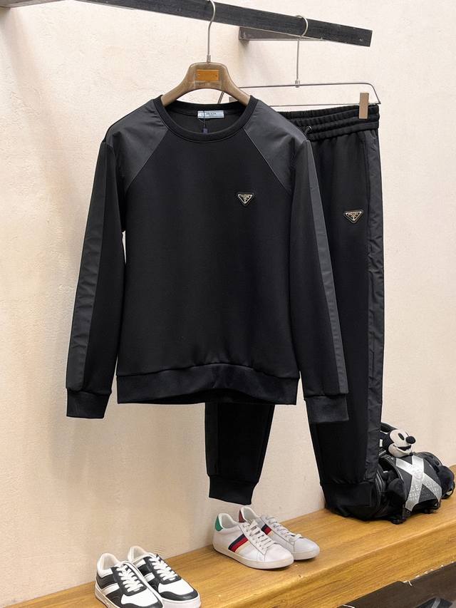 Prada's hottest set is here! Focusing on official website originals, this 2025