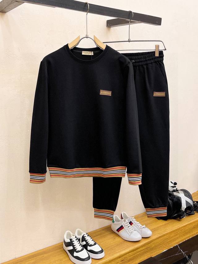 Burberry's hottest set is here! Focusing on the official website original versio