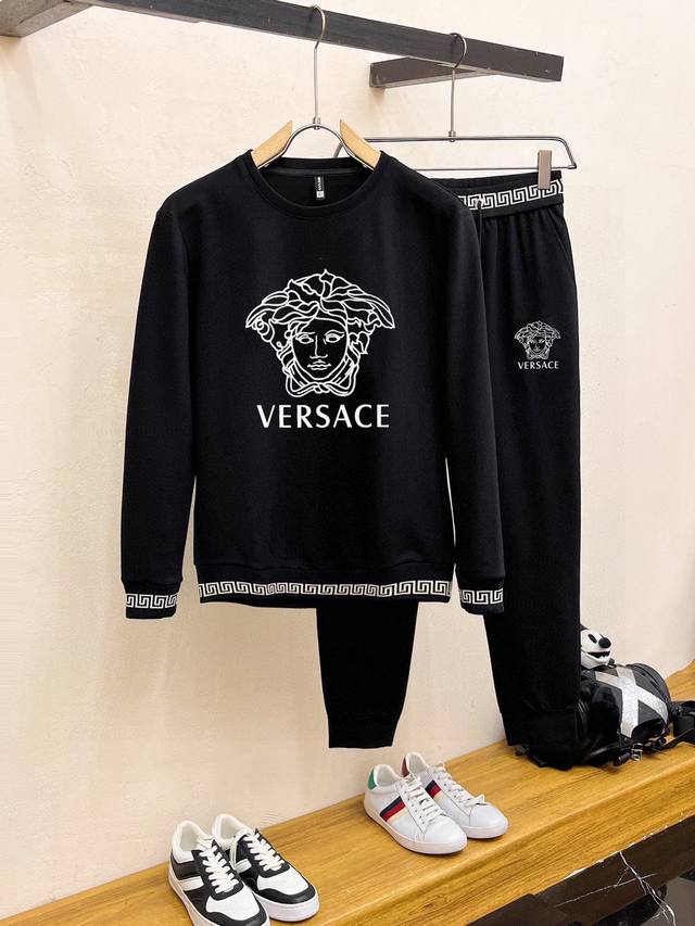 Versace's hottest set is here! Focusing on official website originals, this 2025
