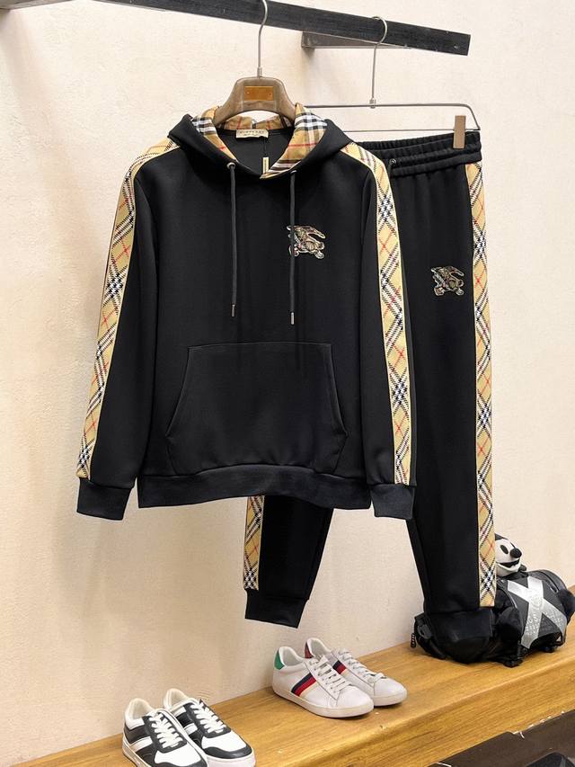 Burberry's hottest set is here! Focusing on official website originals, this 202