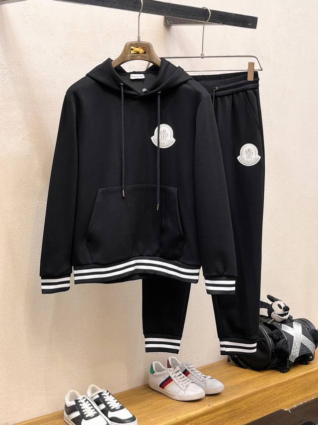 Moncler's hottest set is here! Focusing on official website originals, this 2025