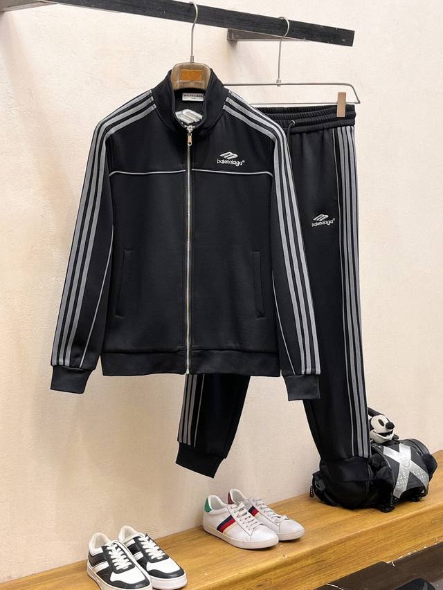 Balenciaga's hottest set is here! Focusing on official website originals, this 2