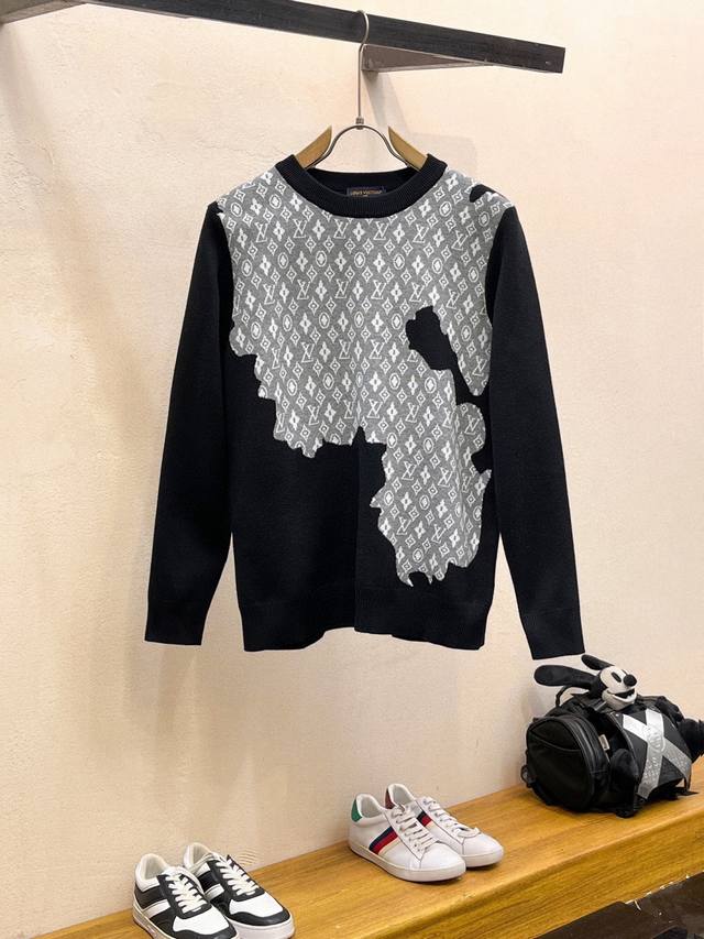 LV Louis Vuitton Fall/Winter Classic Crew Neck Wool Sweater, in Excellent Condit