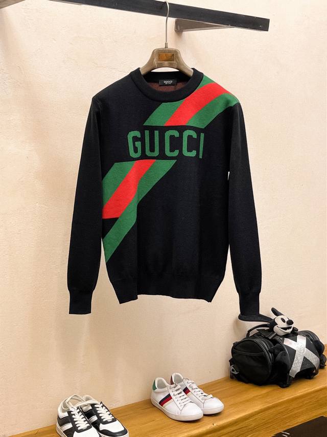 Gucci Fall/Winter Classic Collared Wool Sweater, in Excellent Condition!!! Made