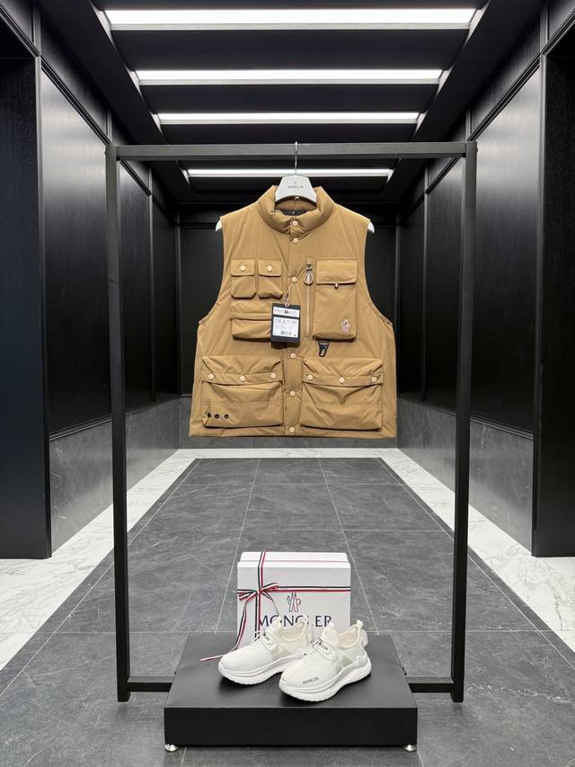 Premium Down Moncler Grenoble Tongass Down Outdoor Vest. High-end Black Label S