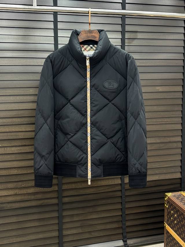 Burberry# Fall/Winter 2025 Men's Stand Collar Lightweight Down Jacket A luxuriou