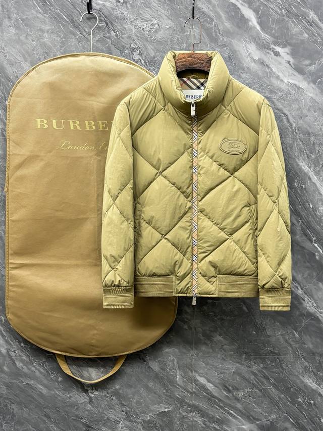 Burberry# Fall/Winter 2025 Men's Stand Collar Lightweight Down Jacket A luxuriou