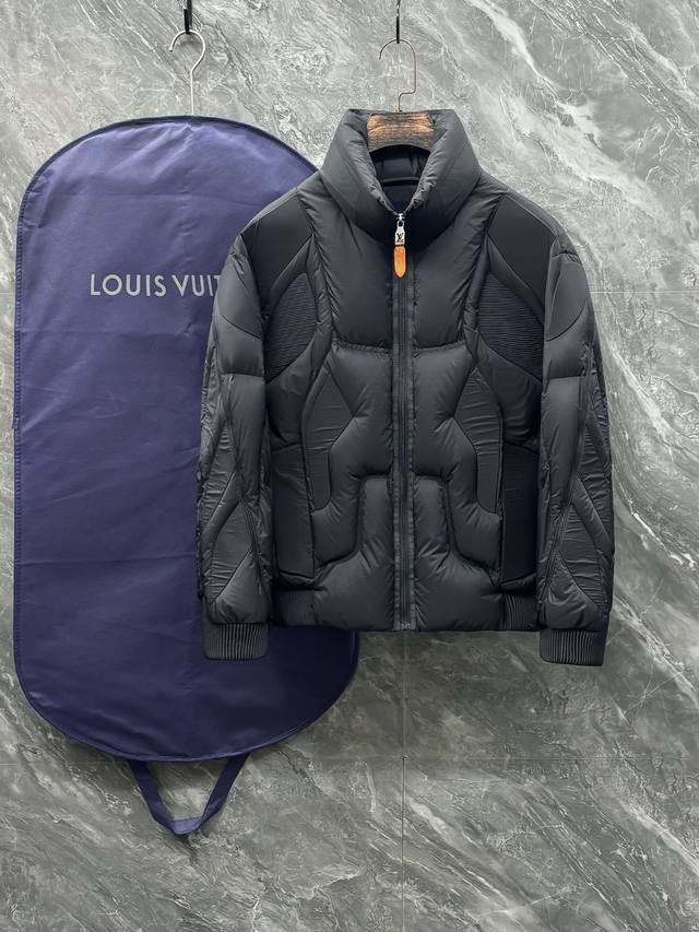Pre-order item, shipping at the end of the month. Louis Vuitton #25 Autumn/Winte