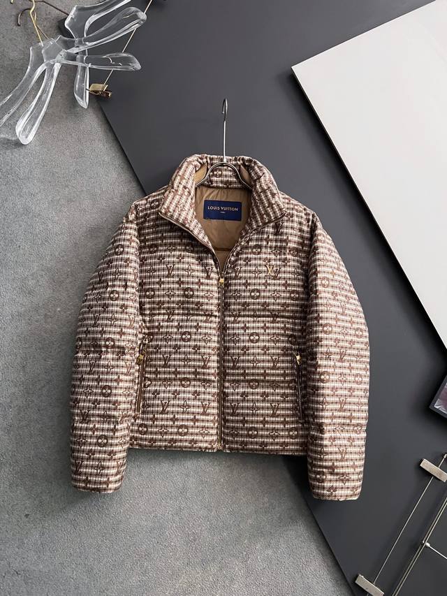 LV High-Quality Goose Down. Available for sale in the store. Trade order. The cl