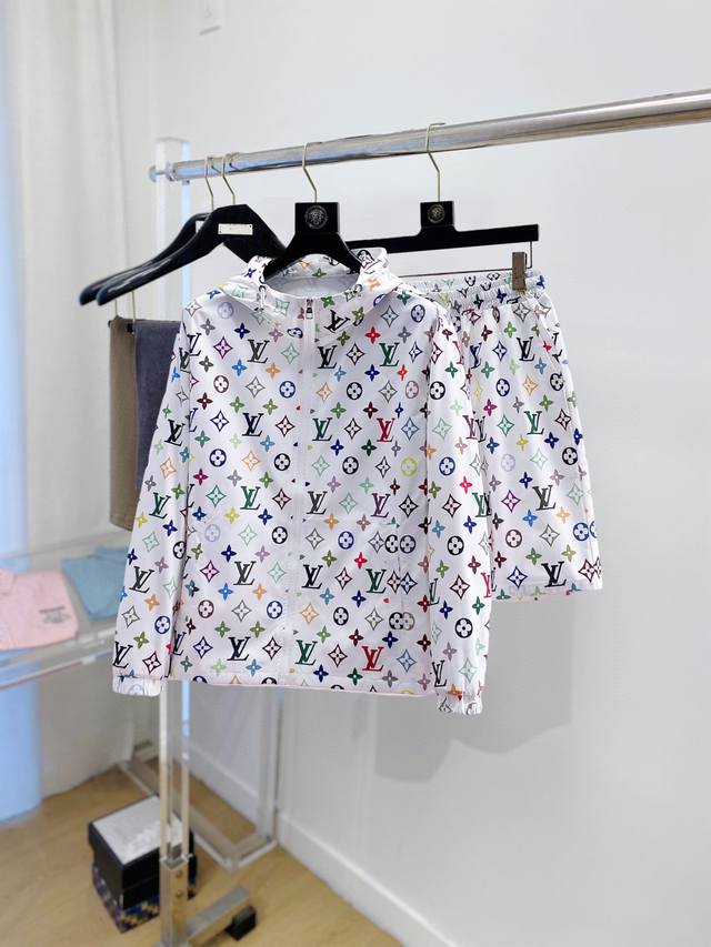 Louis Vuitton LV 2025 Summer Sun Protection Shirt and Shorts Set. Synchronized