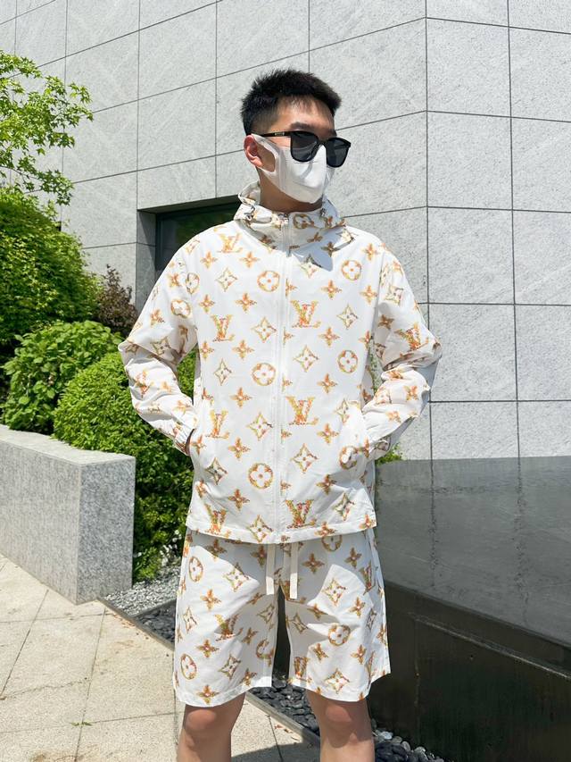 Louis Vuitton LV 2025 Summer Sun Protection Shirt and Shorts Set, a luxurious h