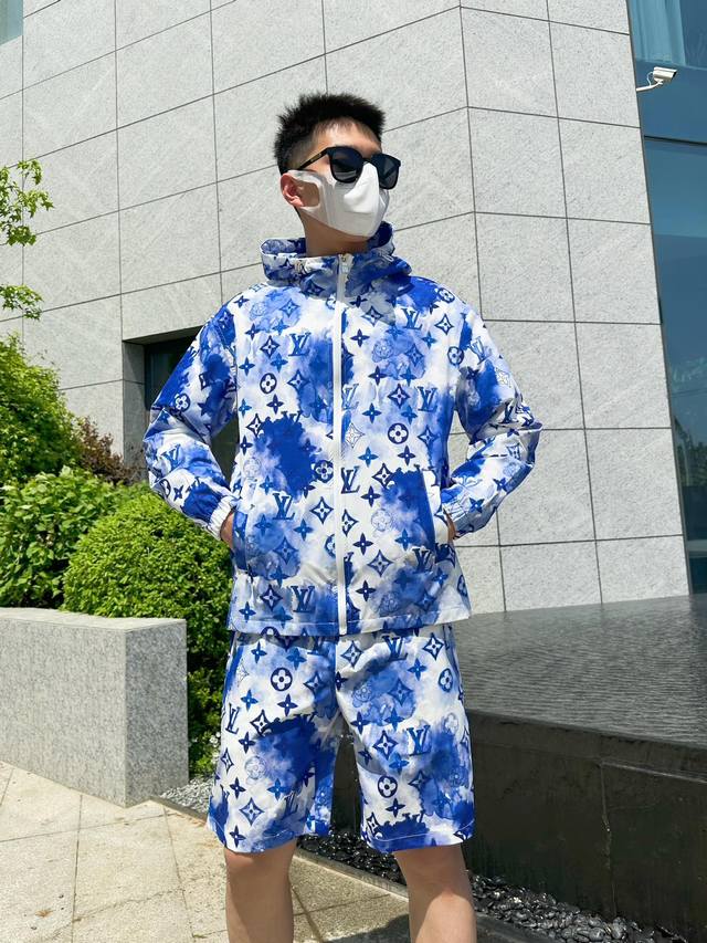 Louis Vuitton LV 2025 Summer Sun Protection Shirt and Shorts Set, a luxurious h