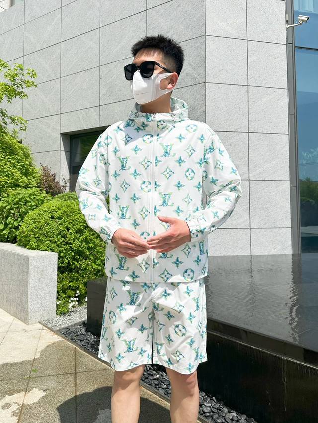 Louis Vuitton LV 2025 Summer Sun Protection Shirt and Shorts Set. A luxurious h