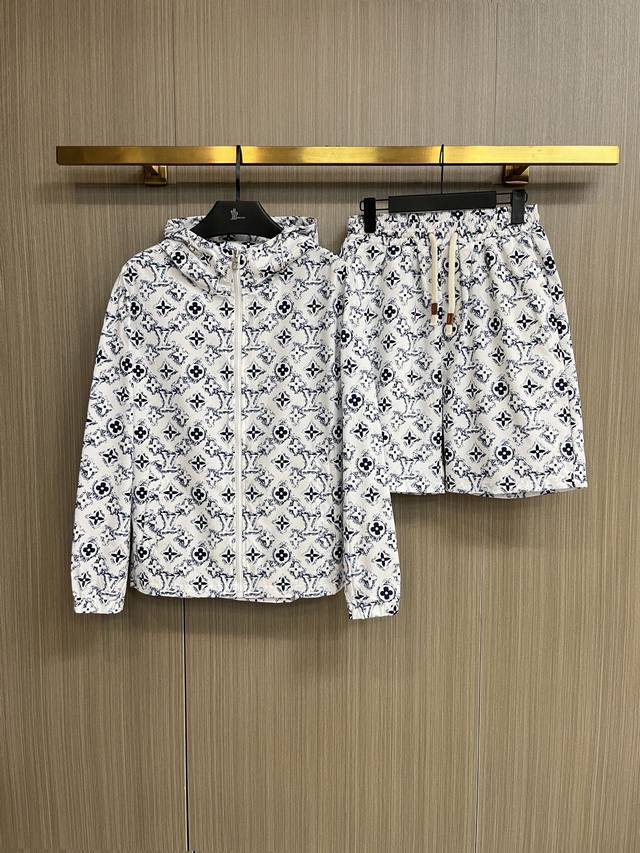Louis Vuitton LV 2025 Summer Sun Protection Shirt and Shorts Set, a luxurious h