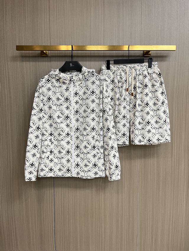 Louis Vuitton LV 2025 Summer Sun Protection Shirt and Shorts Set, a luxurious h