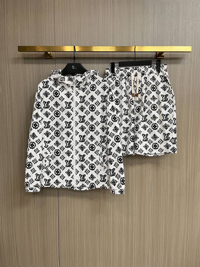 Louis Vuitton LV 2025 Summer Sun Protection Shirt and Shorts Set, a luxurious h