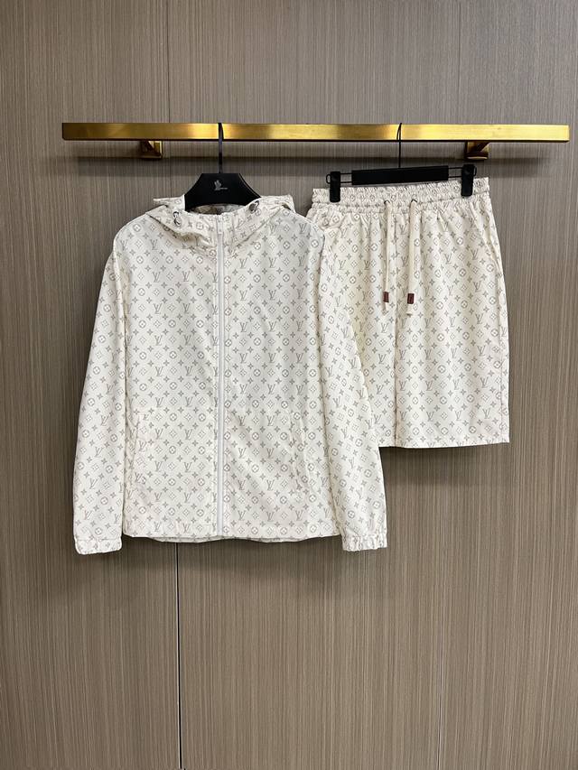 Louis Vuitton LV 2025 Summer Sun Protection Shirt and Shorts Set, a luxurious h
