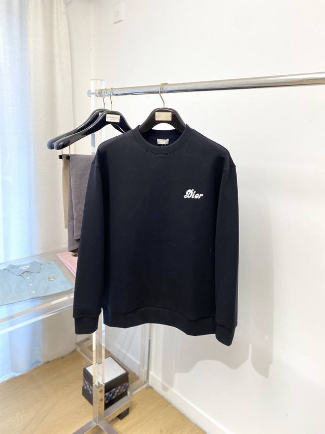 Dior 2025 New Arrival Sweatshirt, stylish and chic, featuring an exquisite embr
