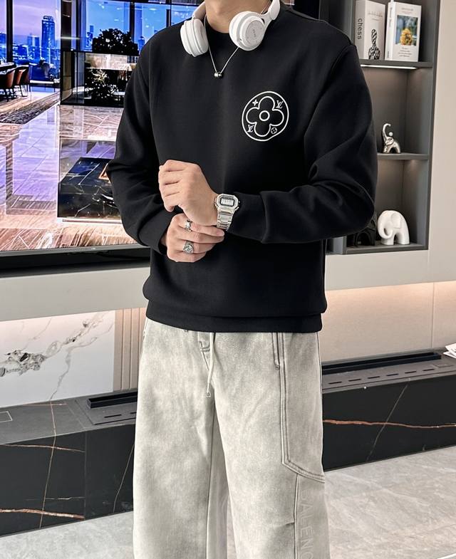 Lv Crew Neck Pullover Sweatshirt; Classic pullover unisex style, a simple and st