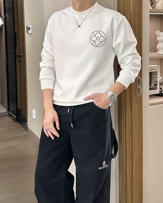 Lv Crew Neck Pullover Sweatshirt; Classic pullover unisex style, a simple and st