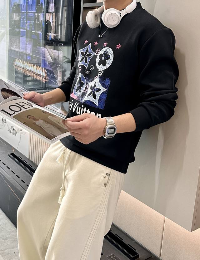 Lv Crew Neck Pullover Sweatshirt; Classic pullover unisex style, a simple and st