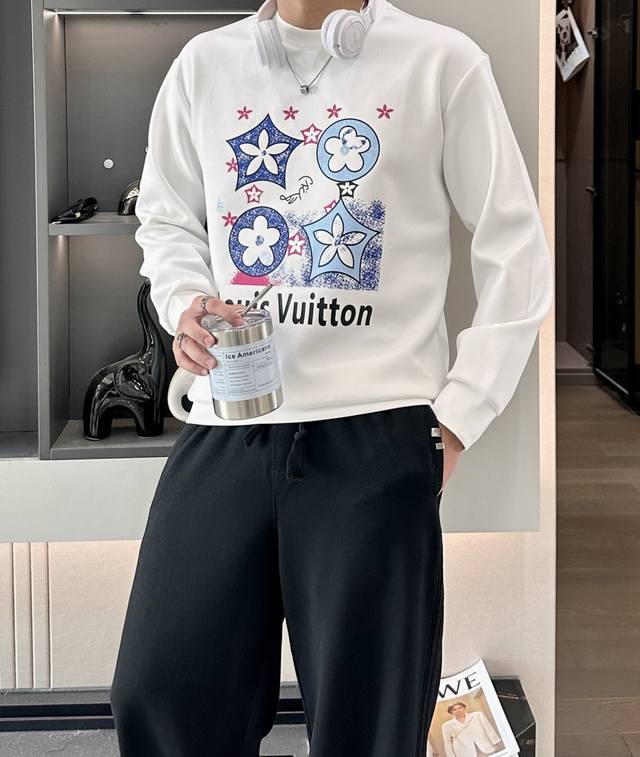 Lv Crew Neck Pullover Sweatshirt; Classic pullover unisex style, a simple and st