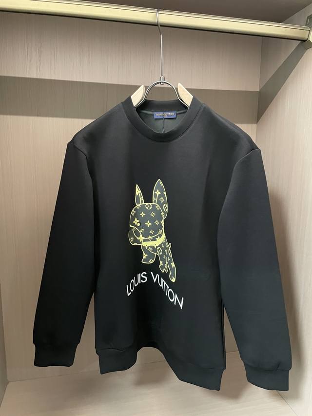 Lv Crew Neck Pullover Sweatshirt; Classic pullover unisex style, a simple and st