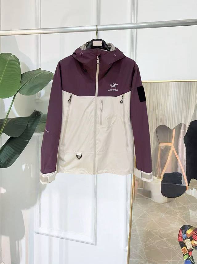 New Arrival: Three-in-one lamb wool Arc'teryx Beta Sv jacket with 10,000-stitch