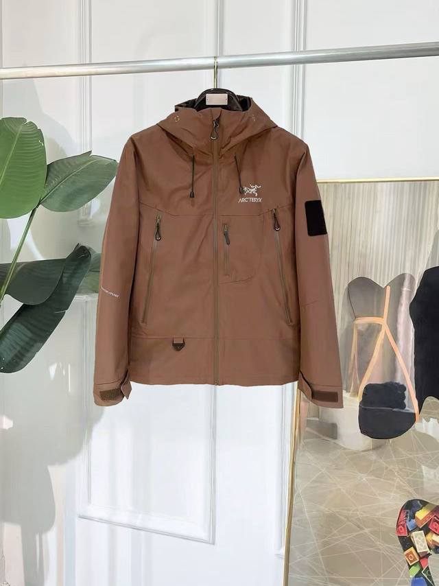 New Arrival: Three-in-one lamb wool Arc'teryx Beta Sv jacket with 10,000-stitch