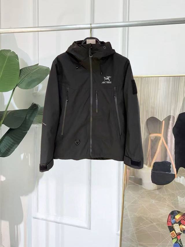 New Arrival: Three-in-one lamb wool Arc'teryx Beta Sv jacket with 10,000-stitch