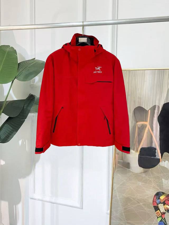 New Arrival: Three-in-one lamb wool Arc'teryx Beta Sv jacket with 10,000-stitch