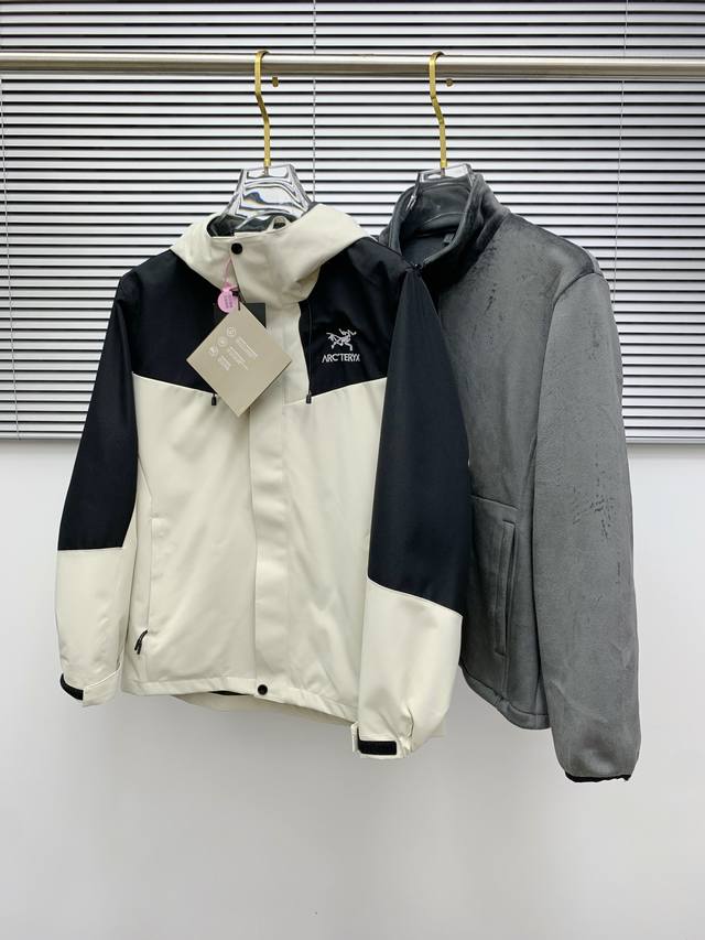 Three-in-one lamb wool Arc'teryx Beta Sv jacket with 10,000-stitch embroidery,