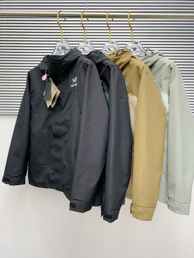 Three-in-one lamb wool Arc'teryx Beta Sv jacket with 10,000-stitch embroidery,