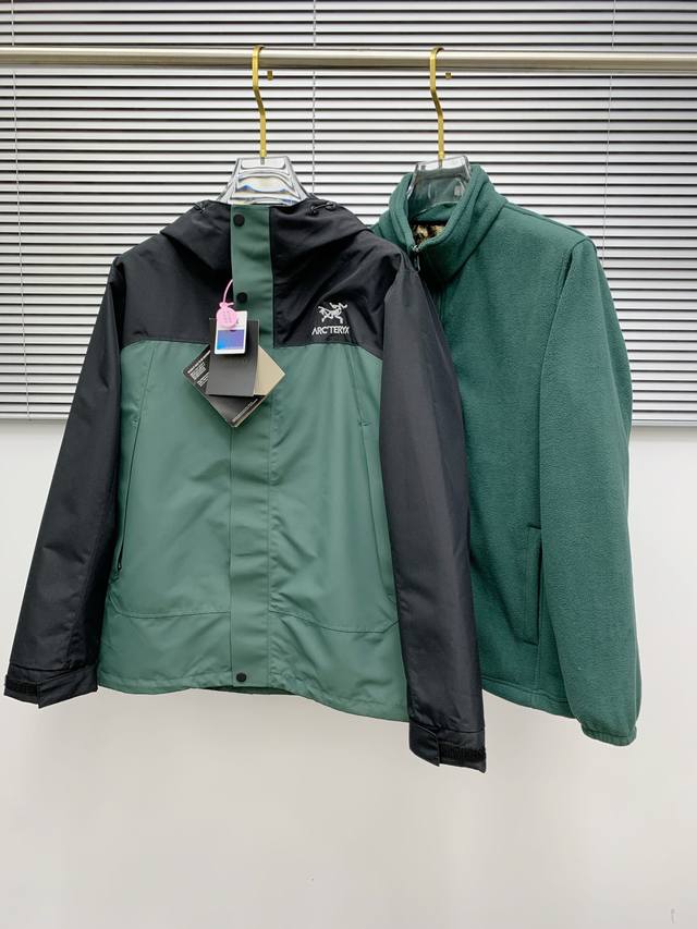 Three-in-one lamb wool Arc'teryx Beta Sv jacket with 10,000-stitch embroidery,