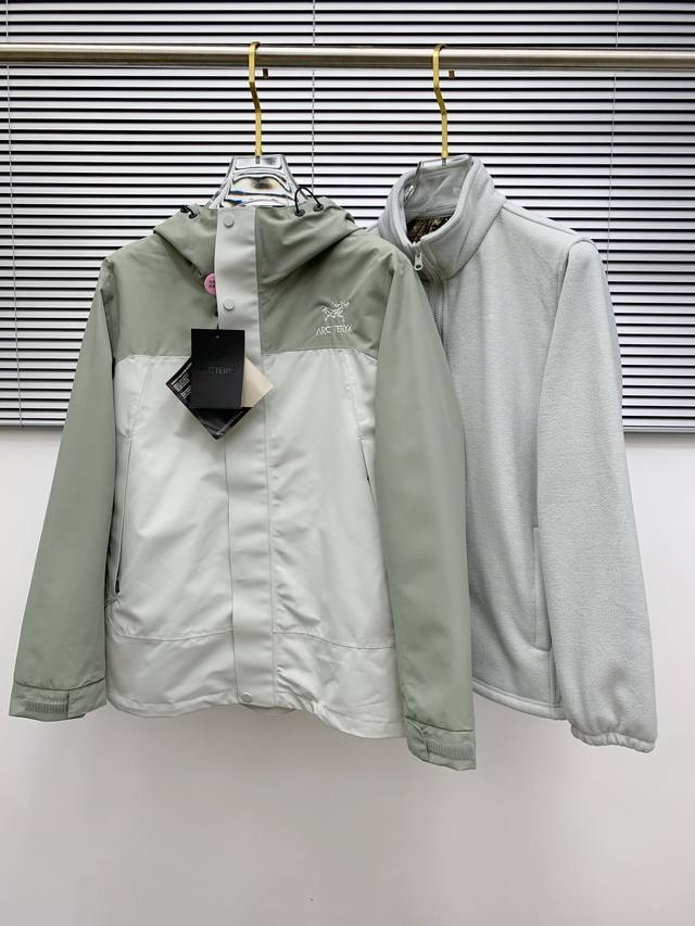 Three-in-one lamb wool Arc'teryx Beta Sv jacket with 10,000-stitch embroidery,