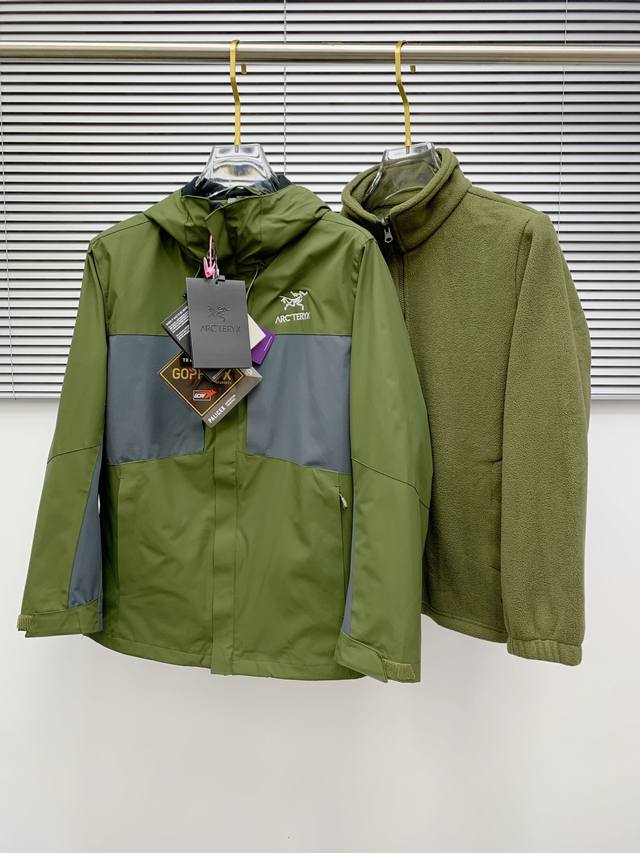 Three-in-one lamb wool Arc'teryx Beta Sv jacket with 10,000-stitch embroidery,