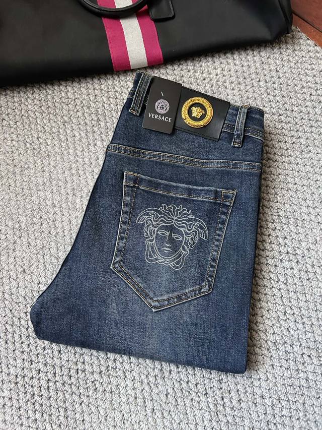 Versace jeans, available simultaneously on the official website and in stores. A