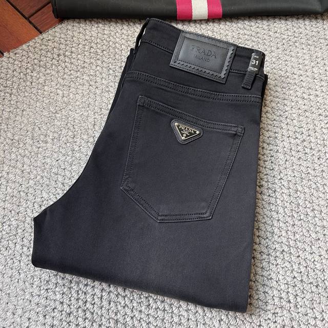 Prada's new autumn/winter jeans, a best-selling item in department stores. Tast