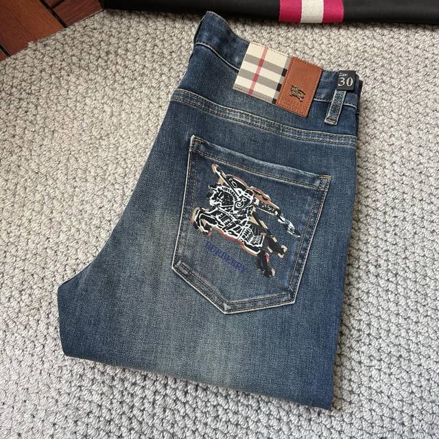 Burberry's Autumn/Winter New Arrival Jeans - Hot Selling Item. Taste and value