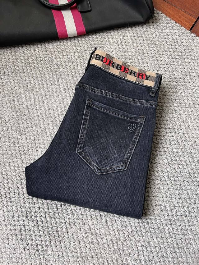 Burberry's 2025 Autumn/Winter Newest Fleece-Lined Jeans - Effortless in Boutiqu