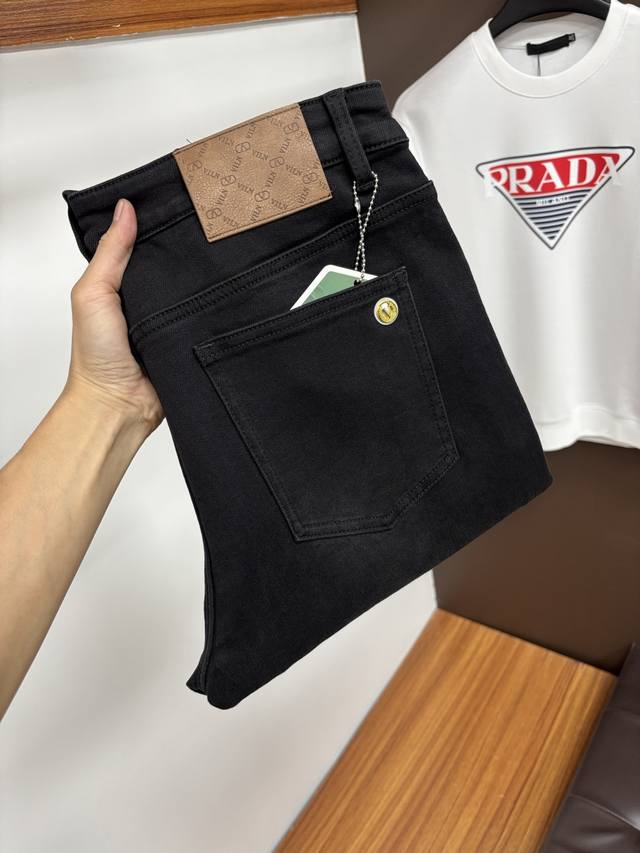 Valentino 2025 Autumn New Arrival Jeans - Effortless in Boutiques, Bestseller,