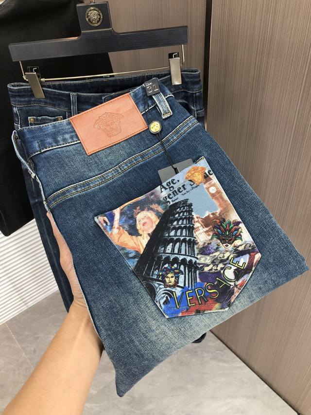 Versace Fall/Winter Slim Fit Straight Leg Jeans! Featuring a heavy-duty acid-wa