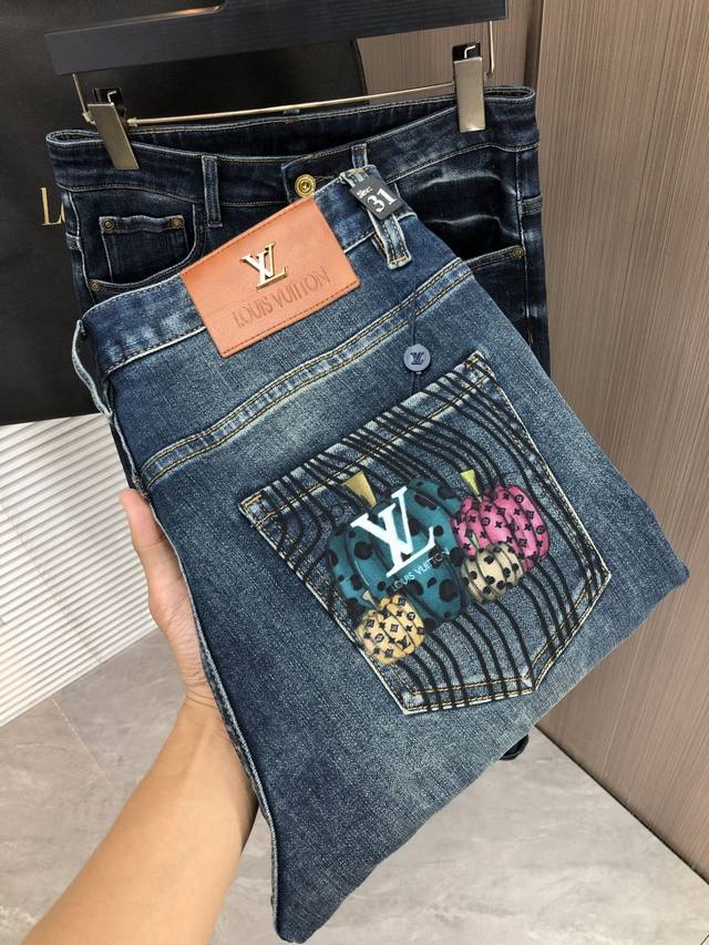 Lv Louis Vuitton Fall/Winter Slim Fit Straight Leg Jeans! Featuring a heavy-duty