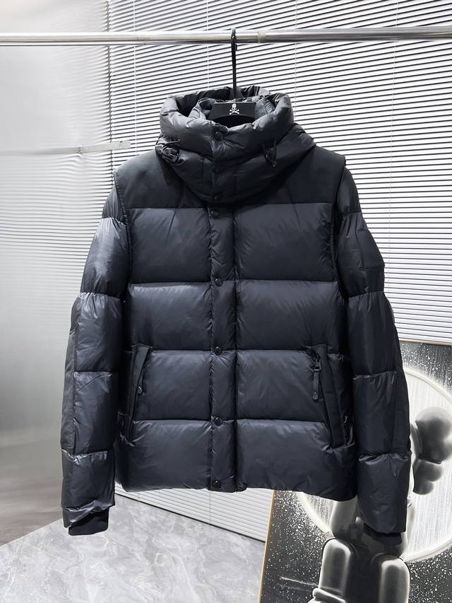 Burberry 2025 Fall/Winter New Hooded Down Jacket, two-in-one design, detachable