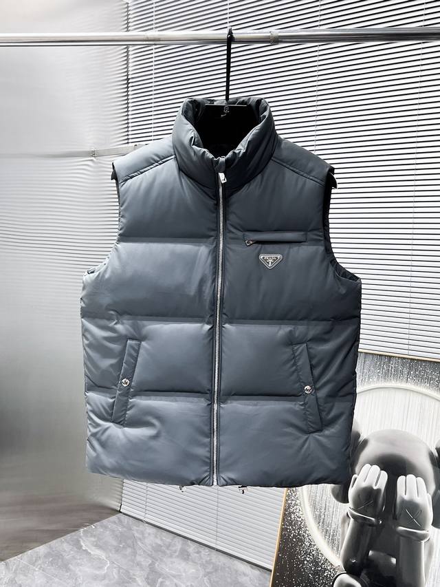 Prada 2025 Autumn/Winter New Stand Collar Down Vest/Cloak, a hot-selling item,