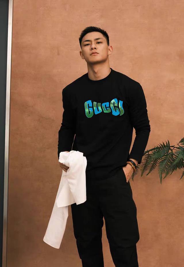 Gucc*Gu-Qi 25S New Modal Long-Sleeve T-Shirt. A very fun visual effect!!! The cl