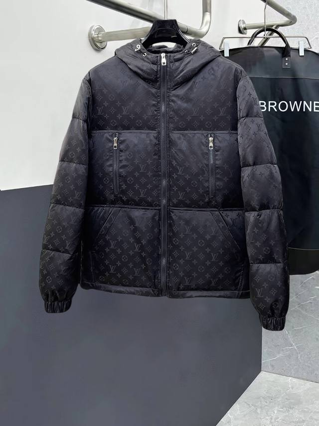 Louis Vuitton (LV) official website new down jacket. This jacket, touted as the